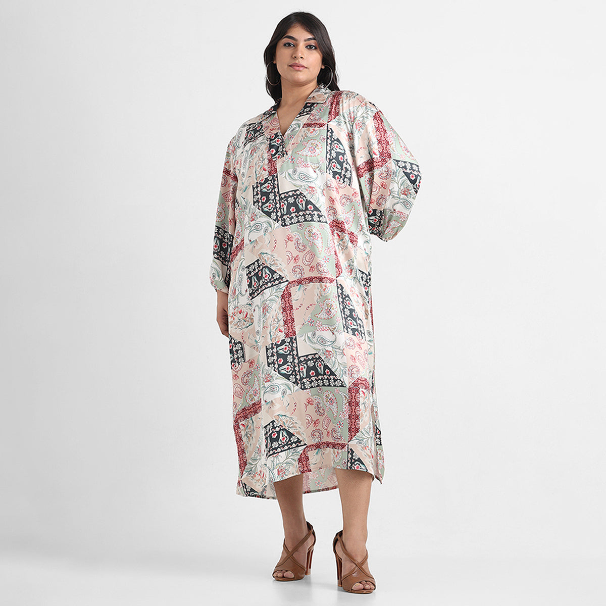 Green tile print collared satin kaftan