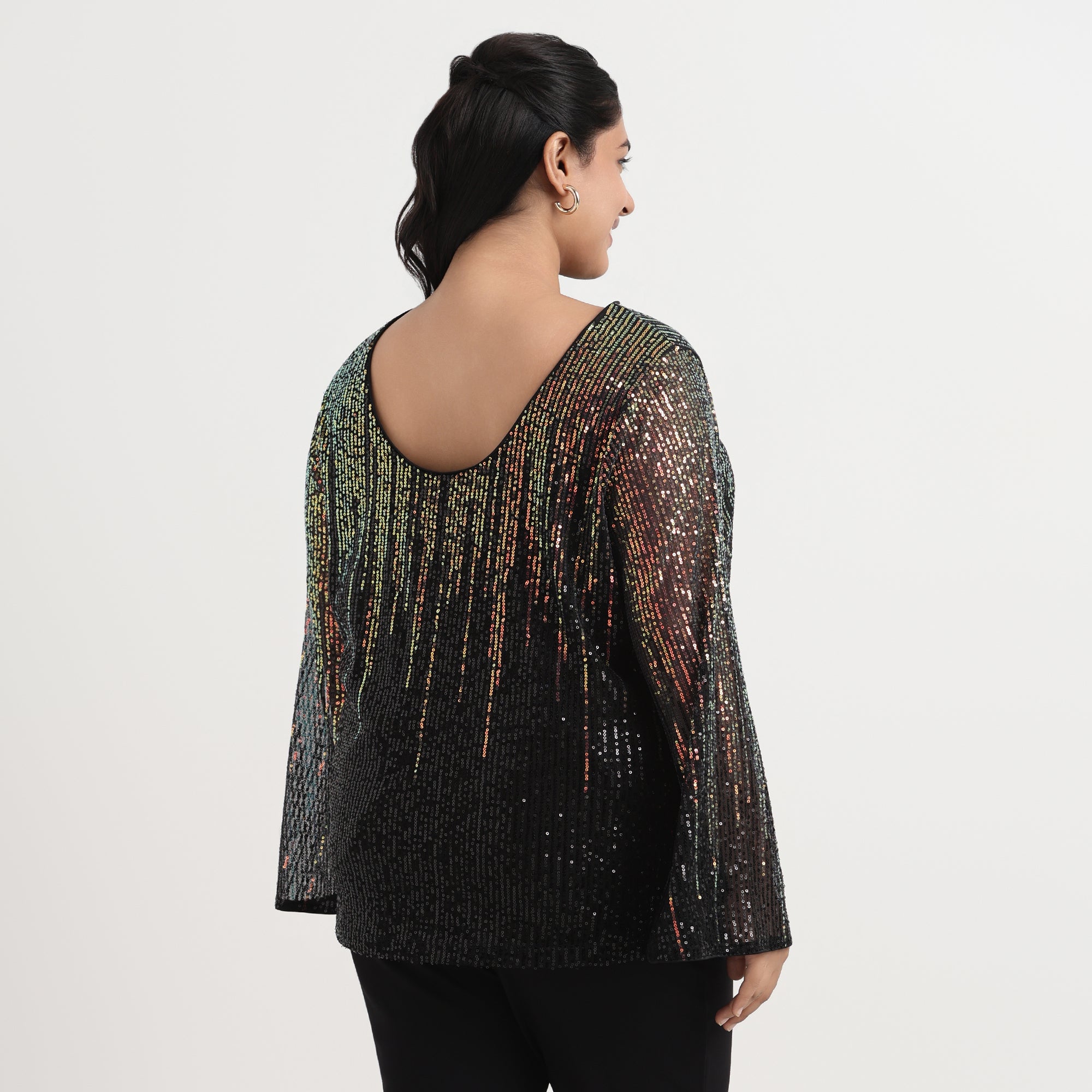 Shiny gold pleated top with a relaxed fit, ideal for an elegant, modern look.