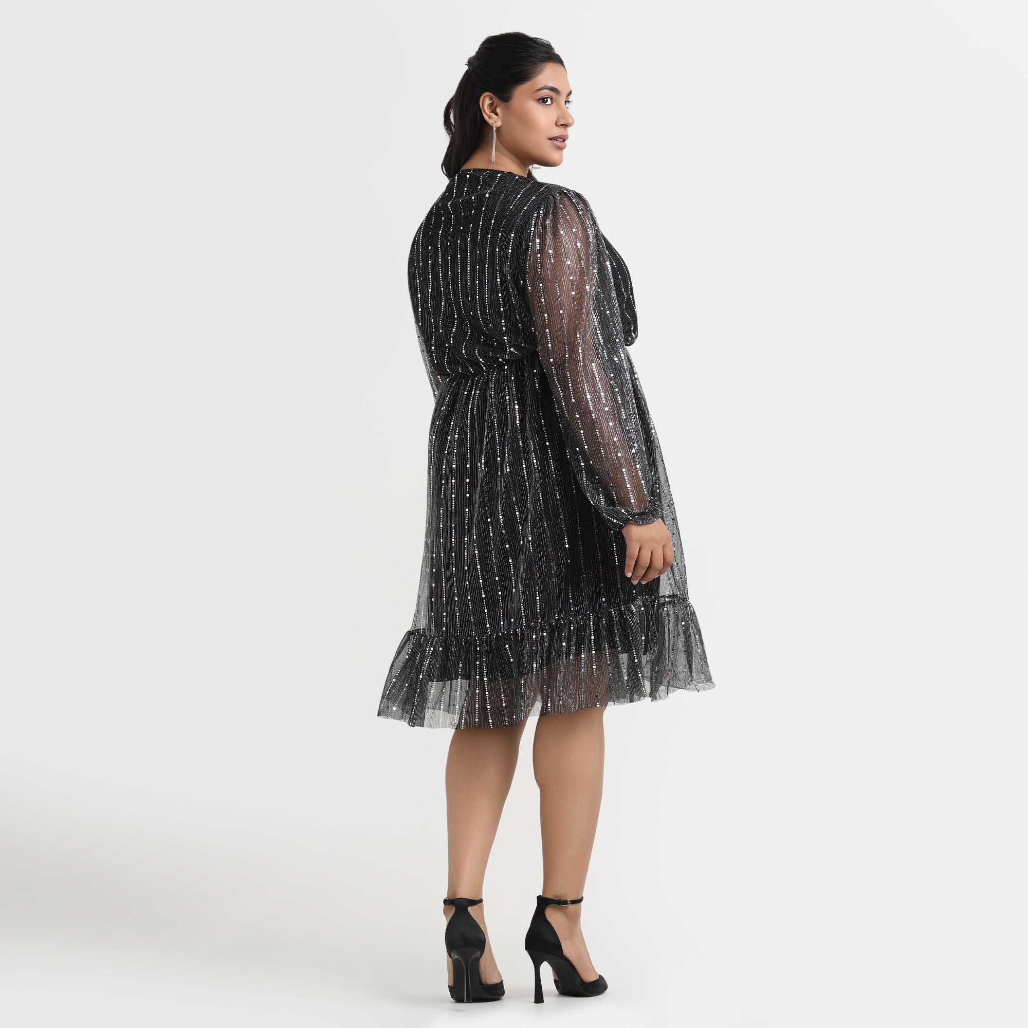 Sophisticated silver plissé dress with a shimmering finish and a relaxed silhouette.