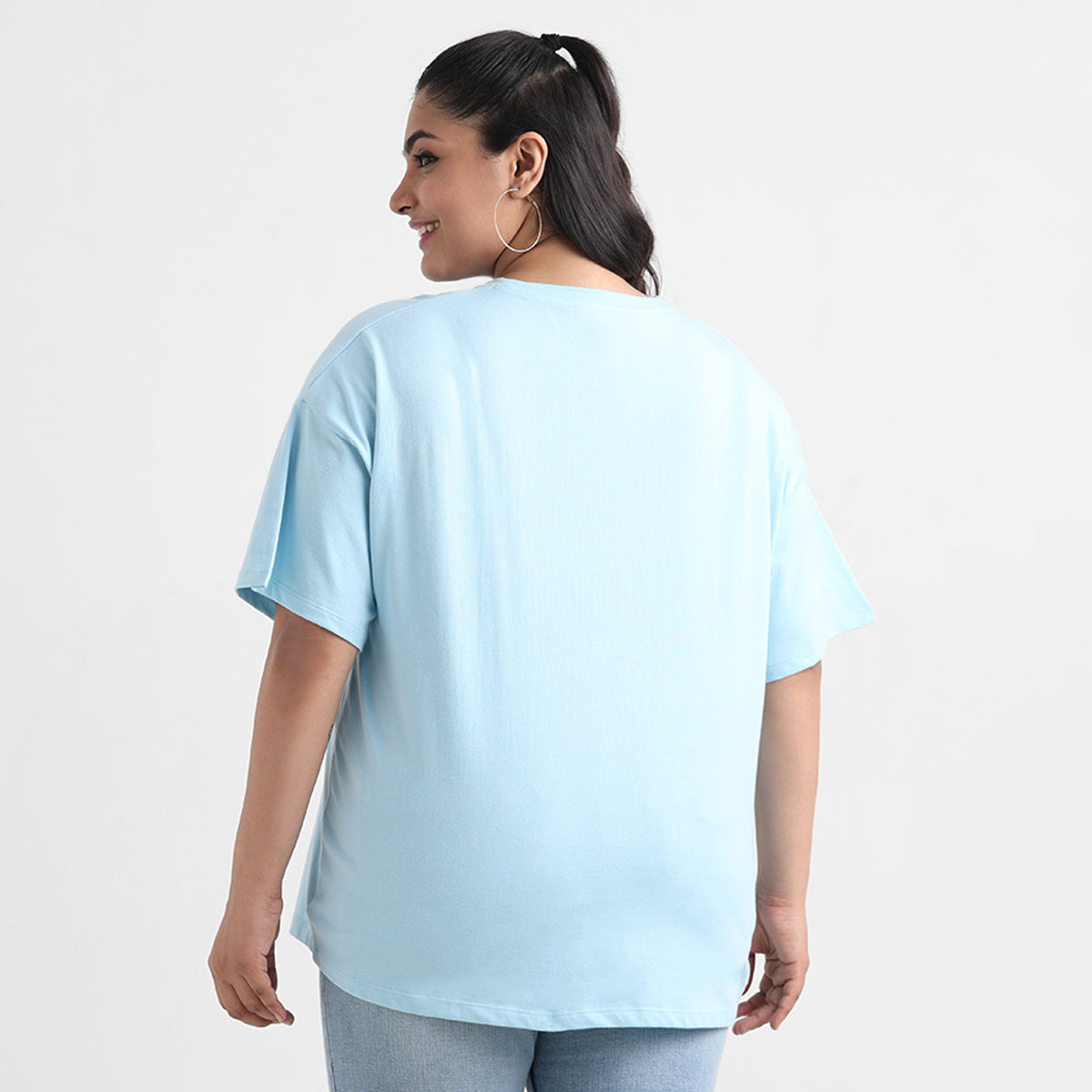 Soft-colored t-shirt with delicate floral print and a comfy, plus-size fit.
