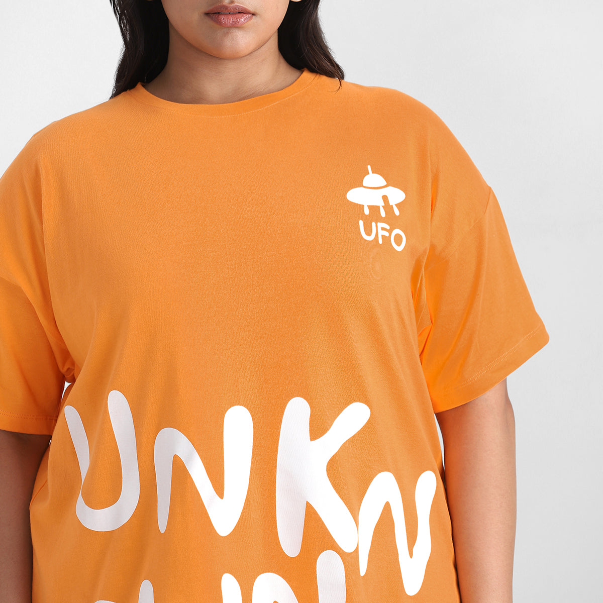 Pastel tshirt with graphic print, drop shoulders, and plus-size fit.
