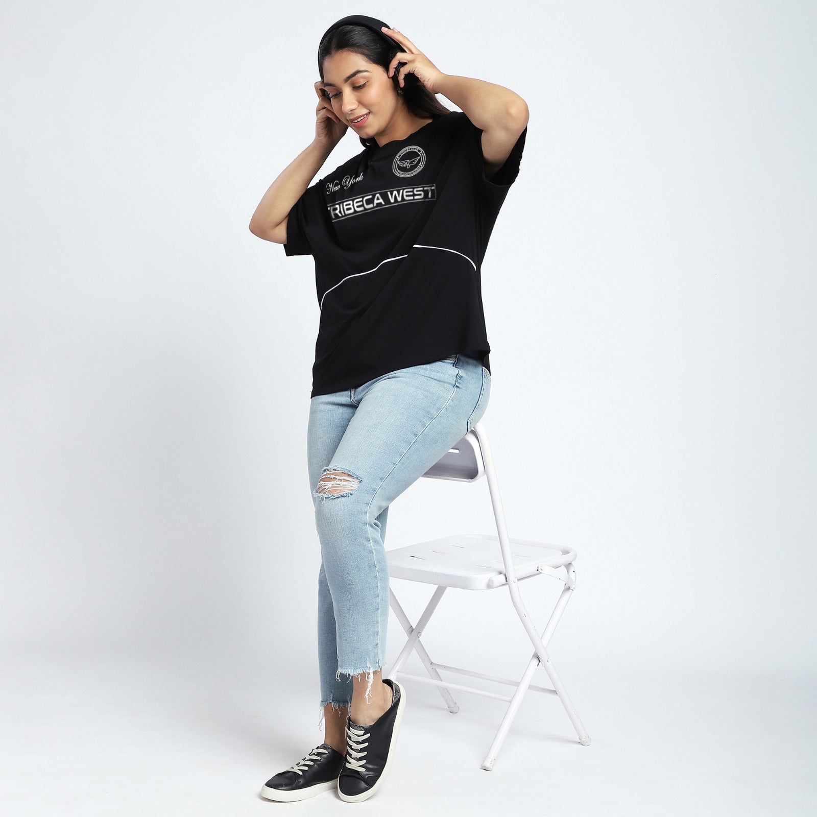 Plus Size Black Oversized Chest Print Tee with Contrast Piping
